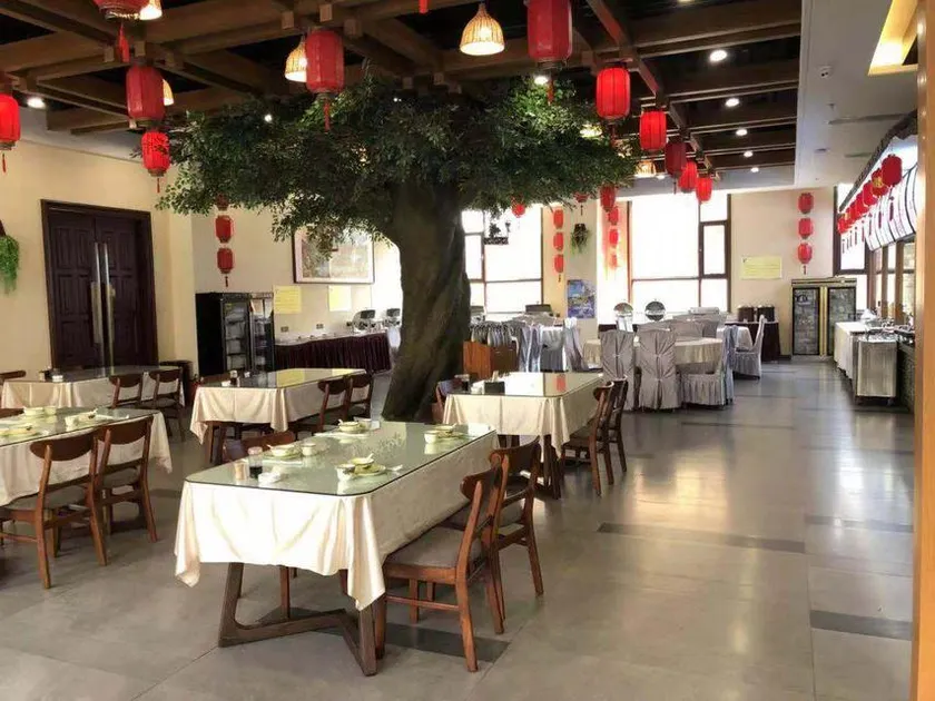 Qianfeng Hotel (VIP Building) - Image 1