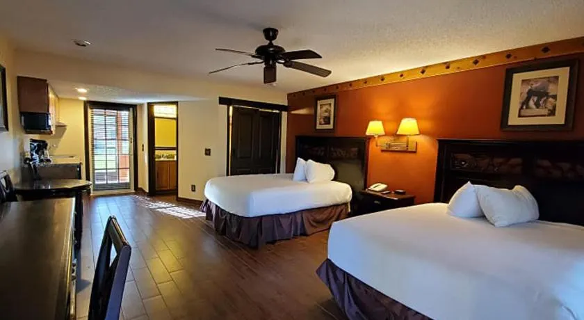 FIRST FLOOR CORNER Suite w/ Private Patio! 158 - Image 1