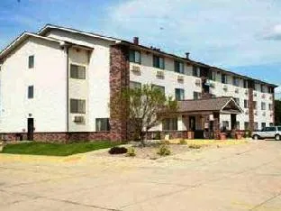 Quality Inn & Suites Bloomington I-55 and I-74 - Image 1