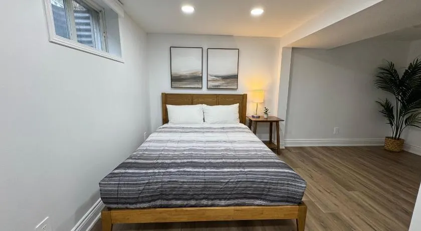 North Barrie !A Stylish and Spacious Private Bedroom with Private Bathroom - Image 1