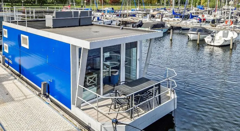 Awesome Ship In Naarden With Harbor View - Image 1