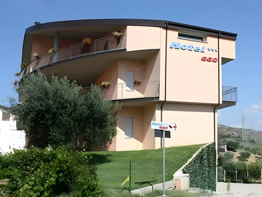 Hotel 660 - Image 1