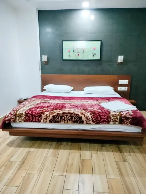 Hotel Allseasons - Image 1