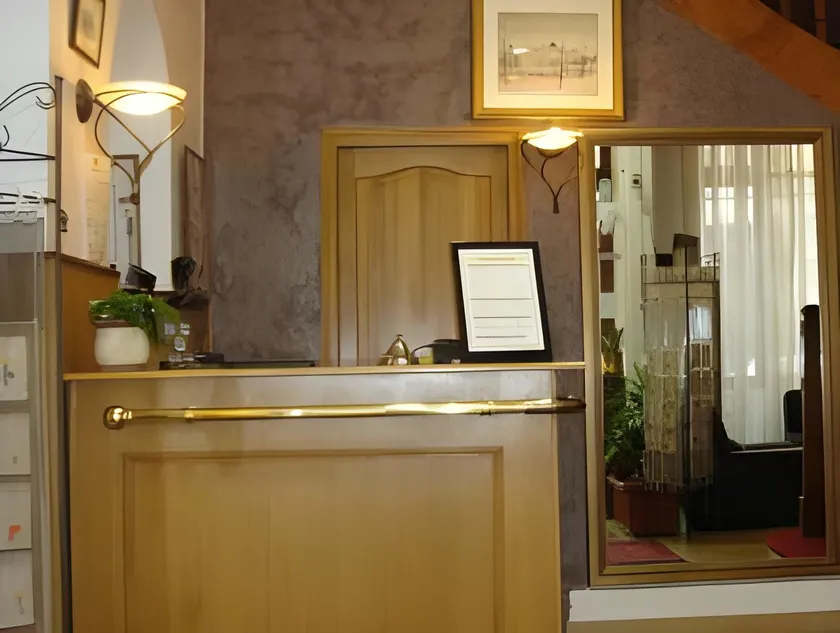 Hotel Du Dauphiné - Image 1