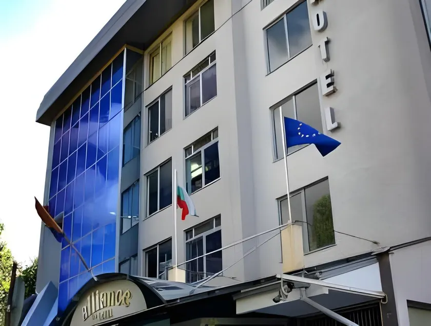 Alliance Hotel - Image 1