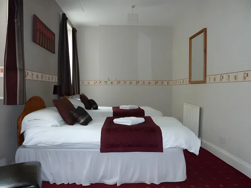 Ellan Vannin Hotel - Image 1