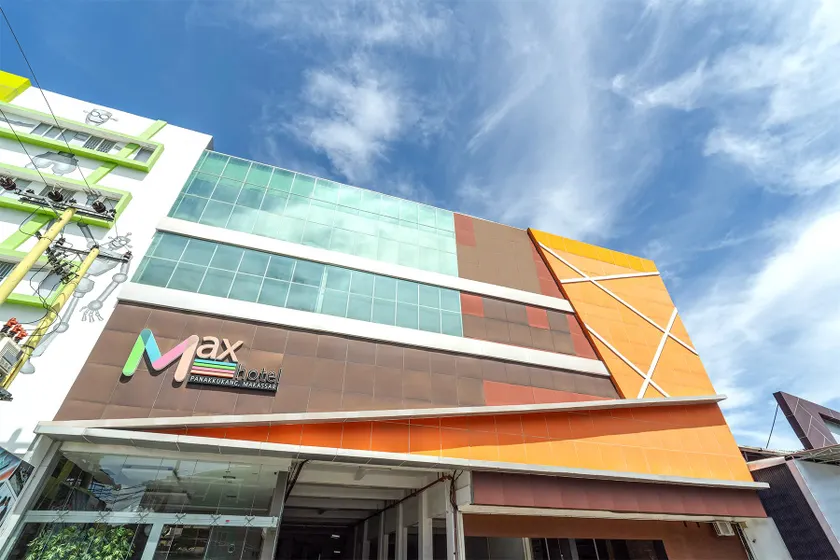 Max Hotel Panakkukang Makassar By LIFE - Image 1