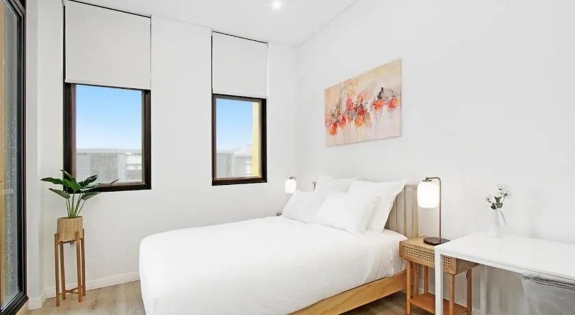 Lumière Riverside One Bedroom Apartment In Ryde With Queen Bed and Free Parking Close to Train & Ferry & Cafes - Image 1