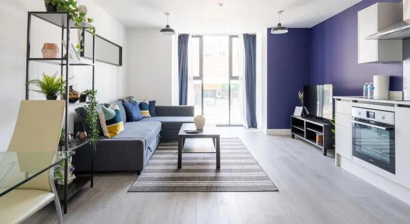 Hemel Apartments - Lilac Luxe - Image 1