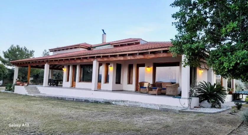 Spacious Mountain Villa - Image 1