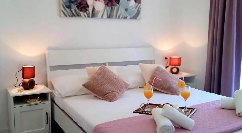 Apartments Marina - perfect for couples, parking - Image 1