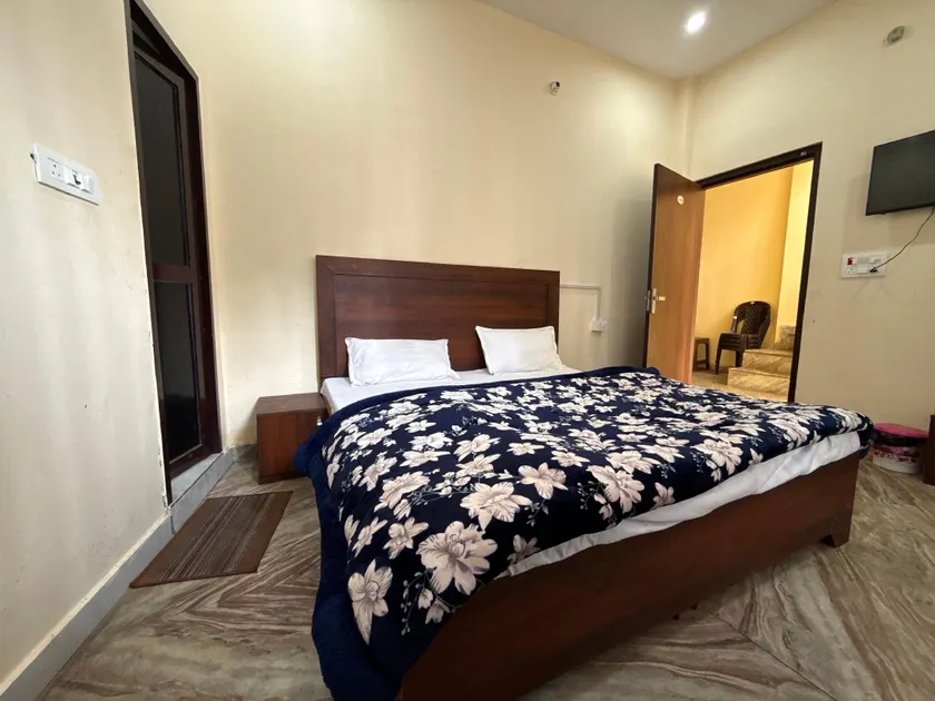 HOTEL O PARK INN - Image 1