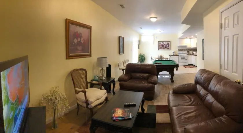 Two bedroom apartment in single family home - Image 1