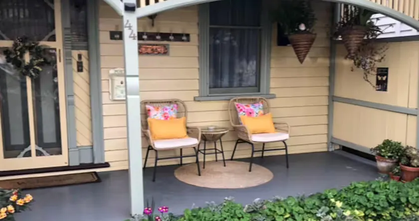 Heritage Cottage close to shopping & restaurants - Image 1