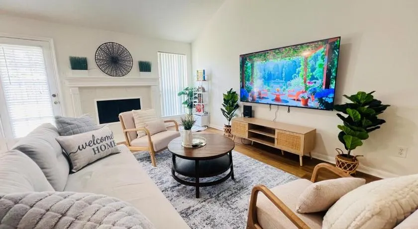 3BR-2 BA Cozy Hub Katy - Close to Cypress - Image 1