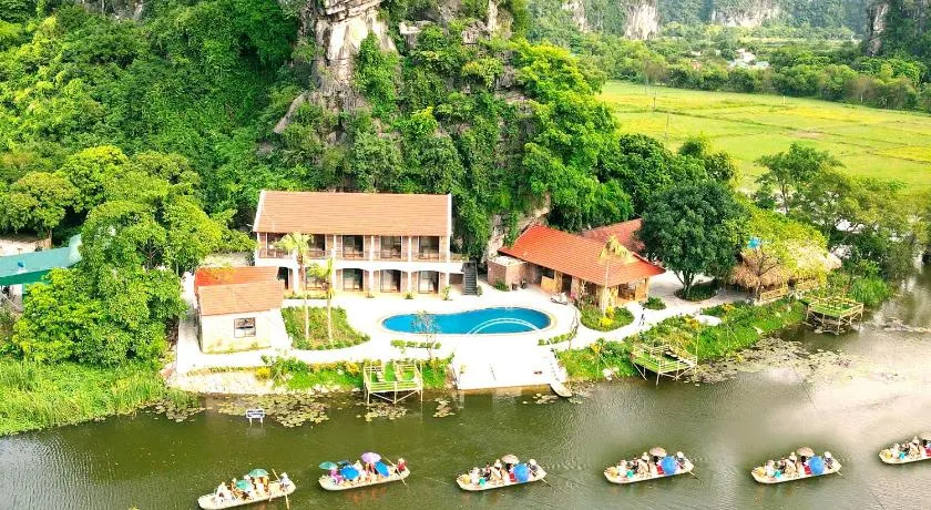 HoangLong Riverside Homestay - Image 1