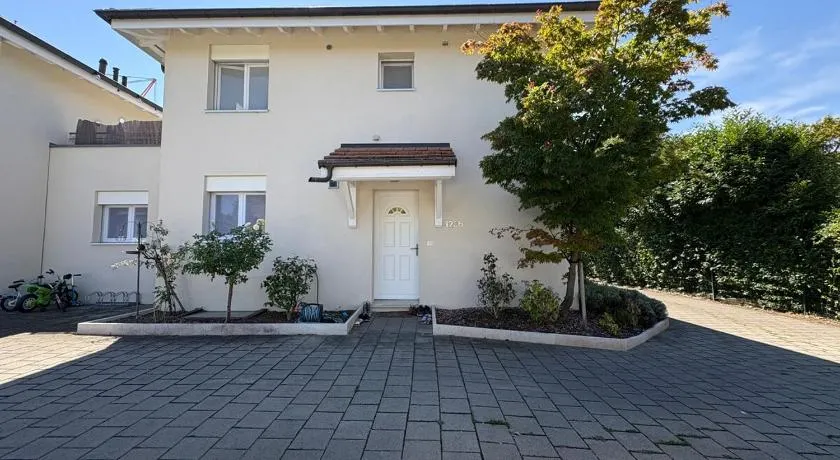 Charming family villa - Image 1