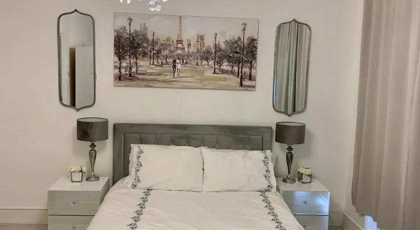 Supreme Apartment - Near Tube Stations & Free Parking - Image 1
