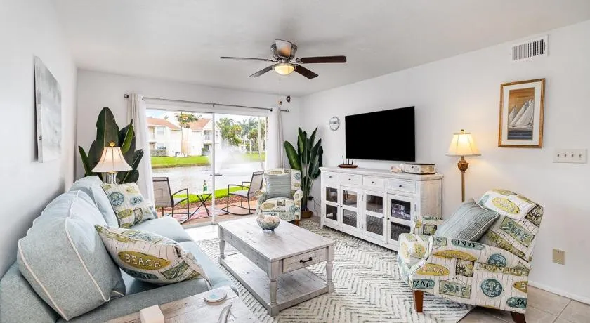 Tranquil Condo Walk to Beach - Image 1