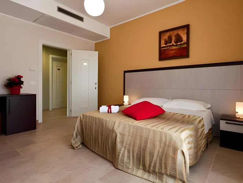 Hotel La Campana - Image 1