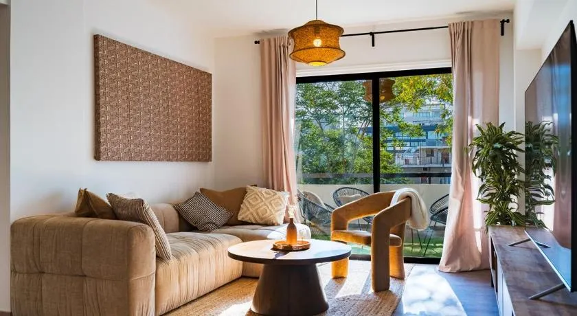 City Centre Modern Boho Stay - Image 1
