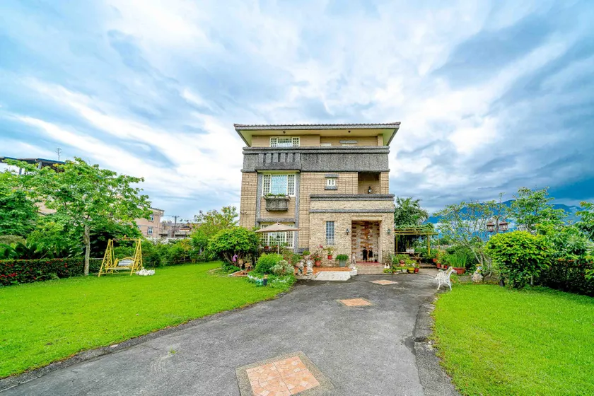 Evergreen Garden House - Image 1
