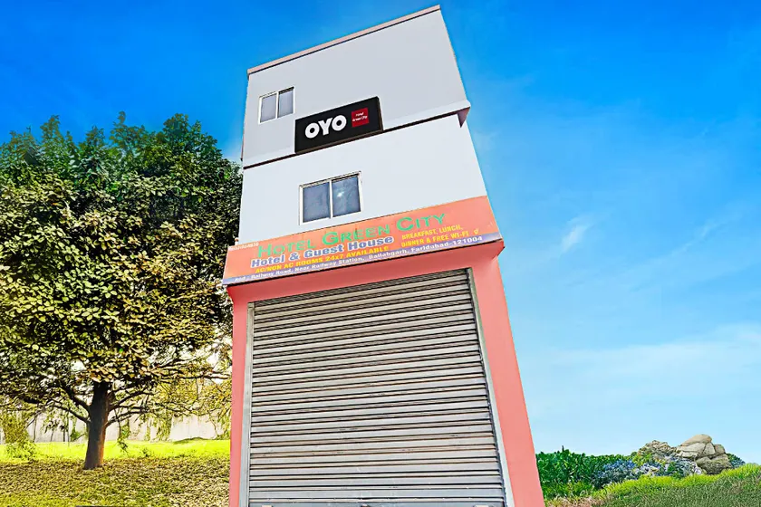 OYO 832104 Hotel Green City - Image 1