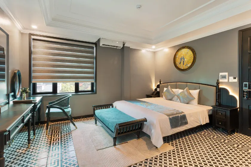 YO Hotel - Image 1