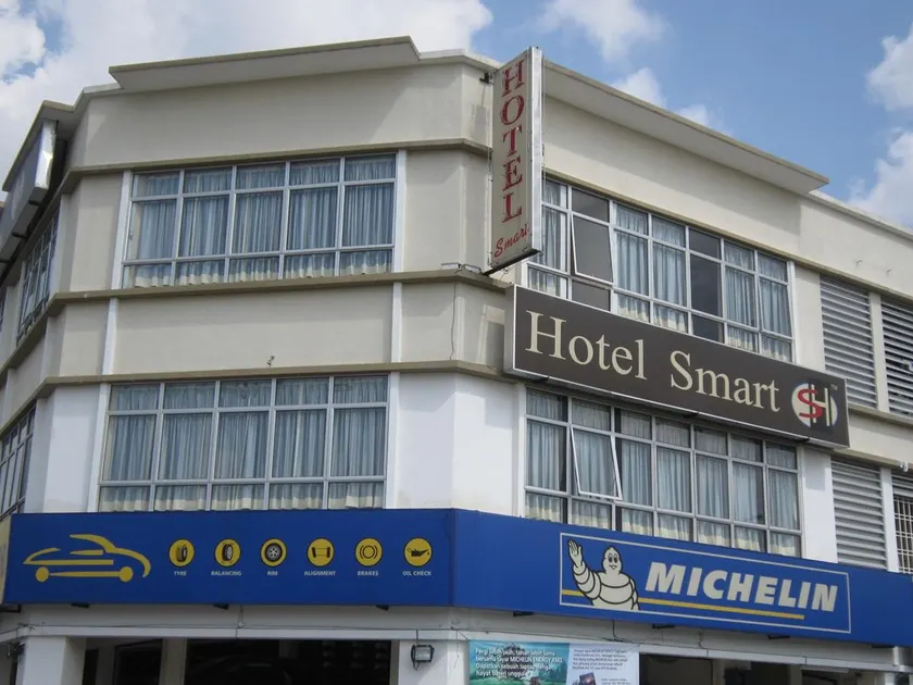 Smart Hotel Bangi Seksyen 9 - Image 1