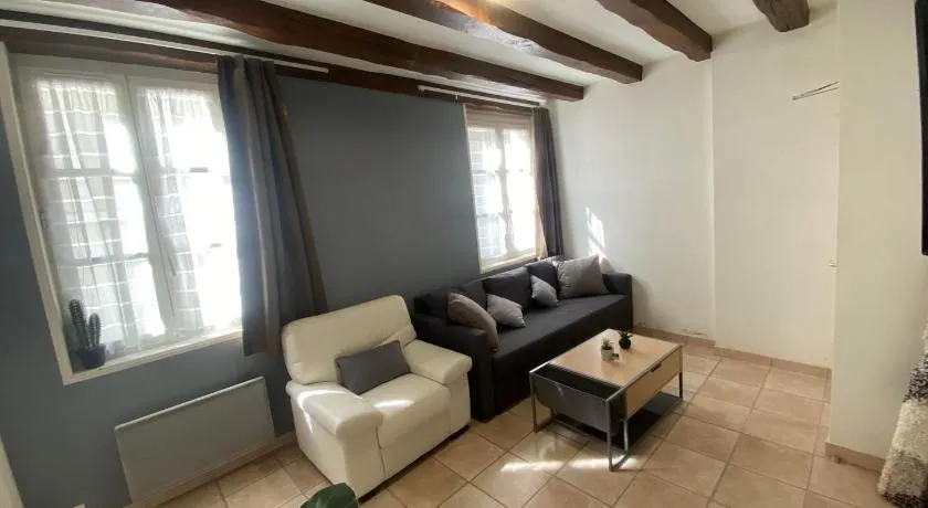 Logement de groupe au centre d'Azay le Rideau - Image 1