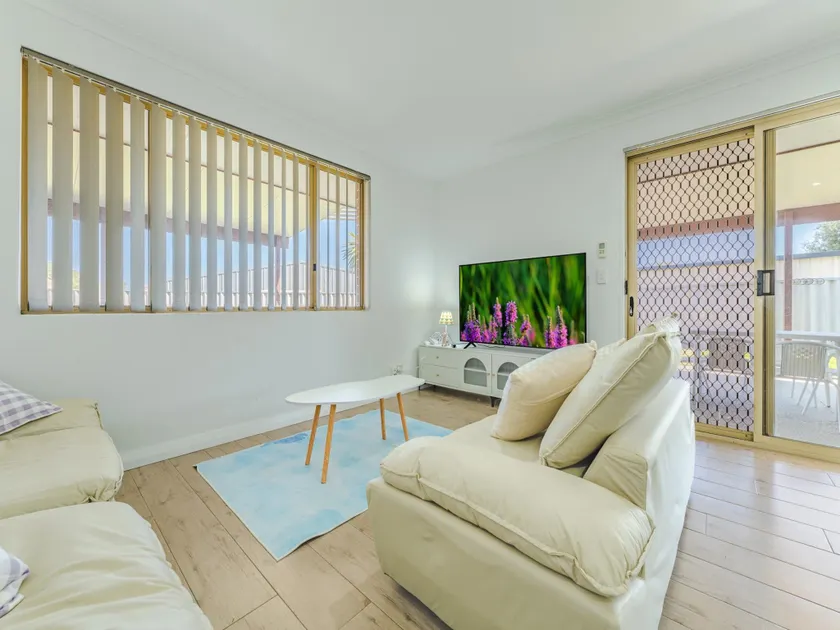 Bright Airy Retreat With Garden - Image 1