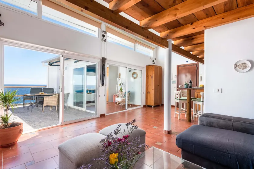 Luminous loft apartment next to the Atlantic Ocean - Image 1