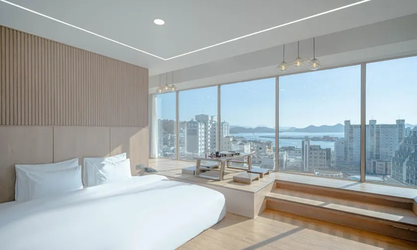 Tongyeong Tourist Hotel - Image 1