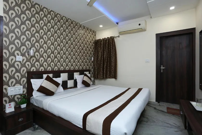 Hotel O Star Inn - Image 1