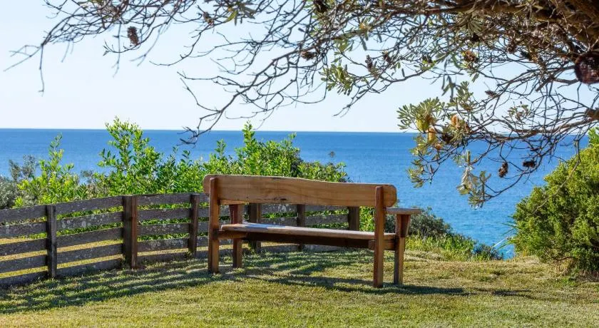 Aqua Beachfront - 2 Mins Walk to Beach - Image 1