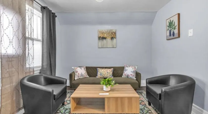 Modern 2BR Free Parking Pet Friendly - Image 1