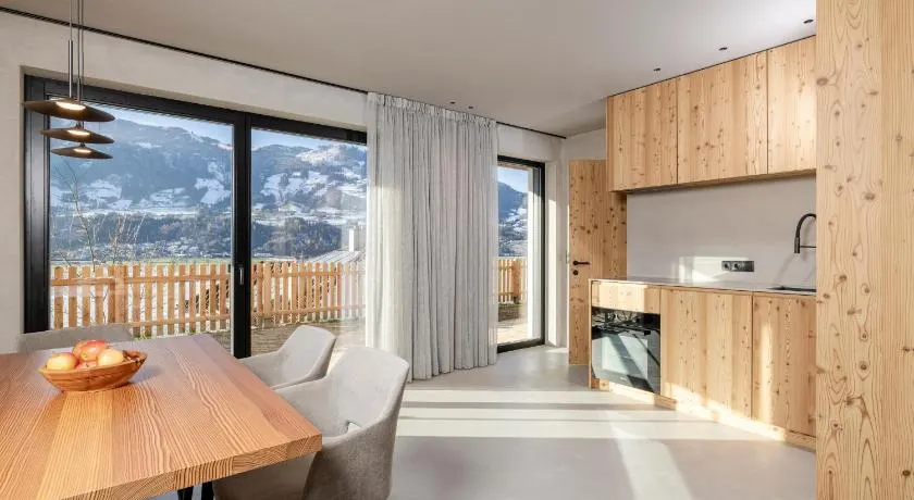 Vronis Lodge - Image 1