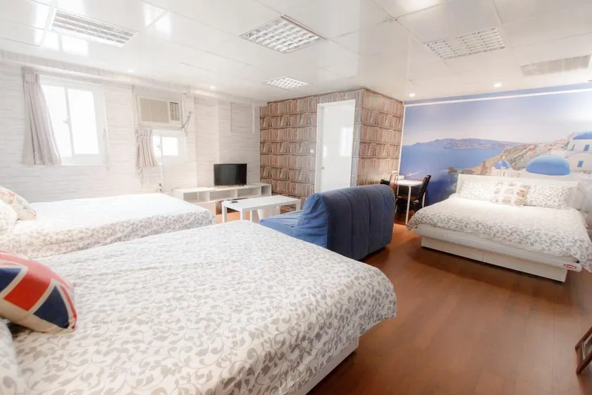 5-minute opposite Taipei Station Greek-style room - Image 1