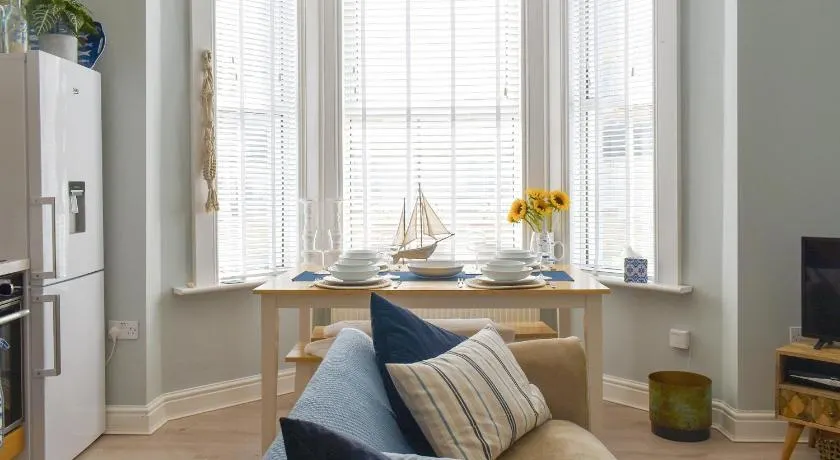 Sandgate Apartment - Image 1