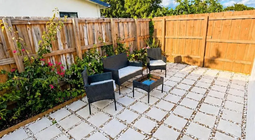 Private minimalist studio with patio and parking - Image 1