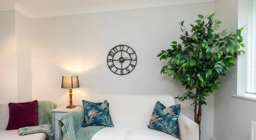Windsor - Fabulous 1 Bed Ground Floor Apartment! - Image 1