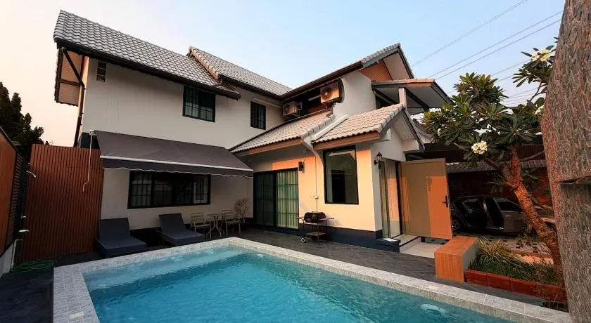 4-bedroom detached house with a pool, newly renovated in a modern style, near CF with convenient transportation, close to the Old Town - Image 1