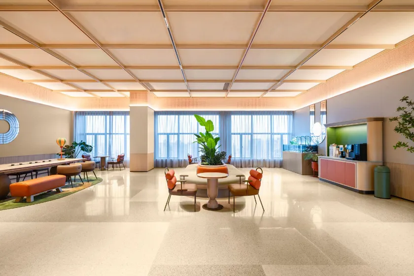 Orange Zhongshan North Station Poly Plaza Hotel - Image 1