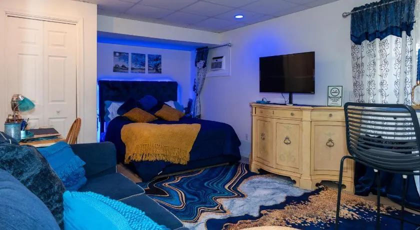 The Blue Room Luxury Suite - Image 1