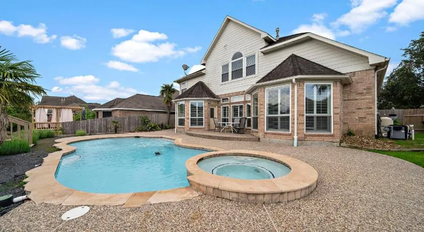 Houston Lake Retreat Pool Lake Front Spa - Image 1
