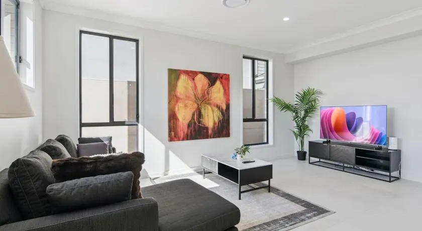 Spacious 6BR Home Near Beach in Victoria Point - Image 1