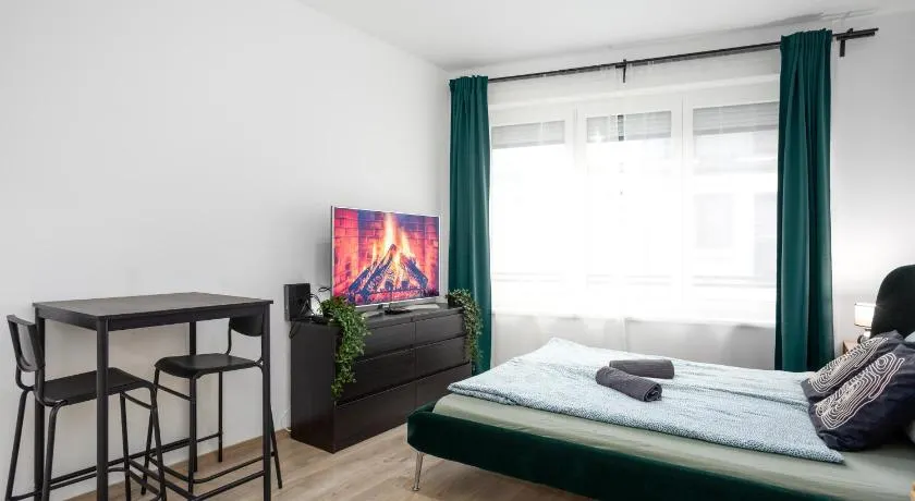 New Tranquil Apartments with FREE PARKING - Image 1