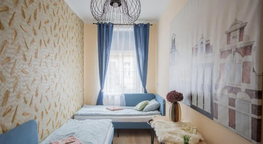 Quiet rooms in the bustling city center - Image 1