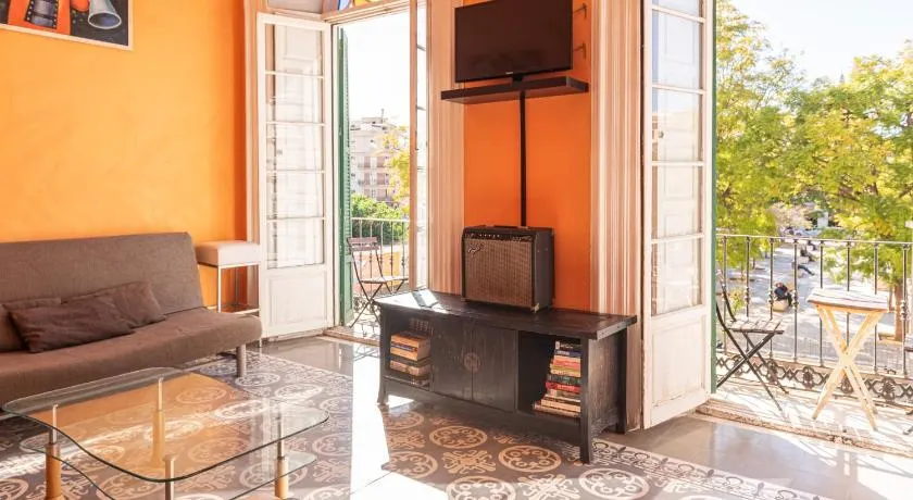 Private Rooms in Historic Building on the Square - Image 1
