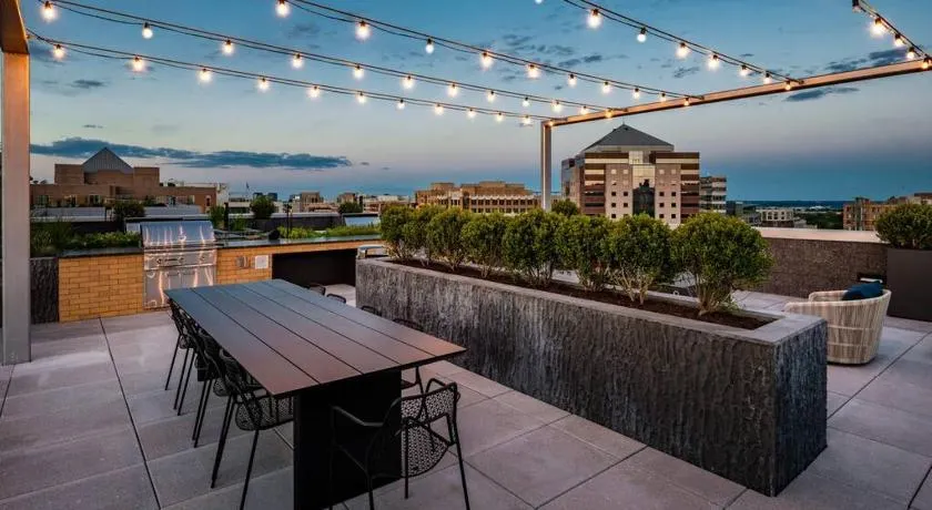 Gorgeous 1 Bedroom At Clarendon With Gym and Rooftop - Image 1